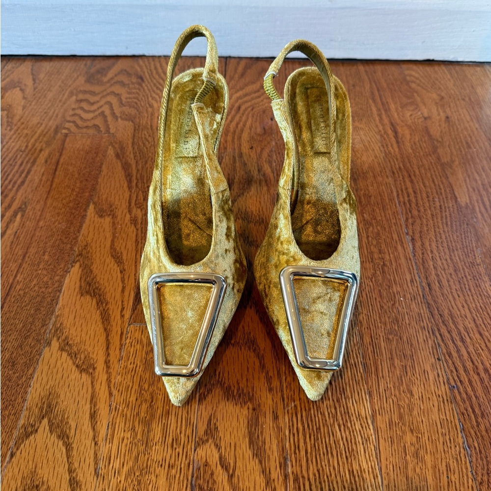 Gianni Bini Jalen Gold Velvet Slingback Pumps - Picture 3 of 7